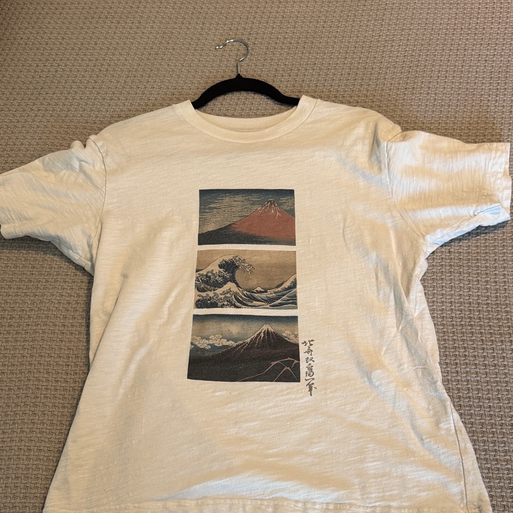 Uniqlo Cream Graphic Tee